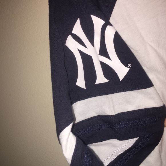 NWT NY Yankees Tee - Picture 3 of 5